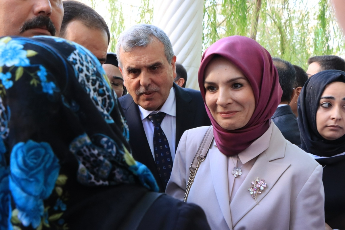 BAKAN MAHİNUR ÖZDEMİR GÖKTAŞ’TAN BAŞKAN BEYAZGÜL’E ZİYARET