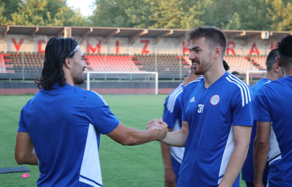 KARAKÖPRÜBELEDİYESPOR TESİSLERİNDE İLK ANTRENMANA ÇIKTI