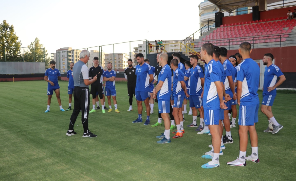 KARAKÖPRÜBELEDİYESPOR TESİSLERİNDE İLK ANTRENMANA ÇIKTI