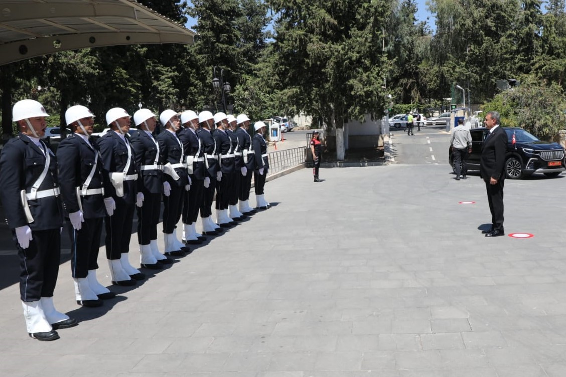 VALİ ŞILDAK İL EMNİYET MÜDÜRLÜĞÜ VE İL JANDARMA KOMUTANLIĞINI ZİYARET ETTİ