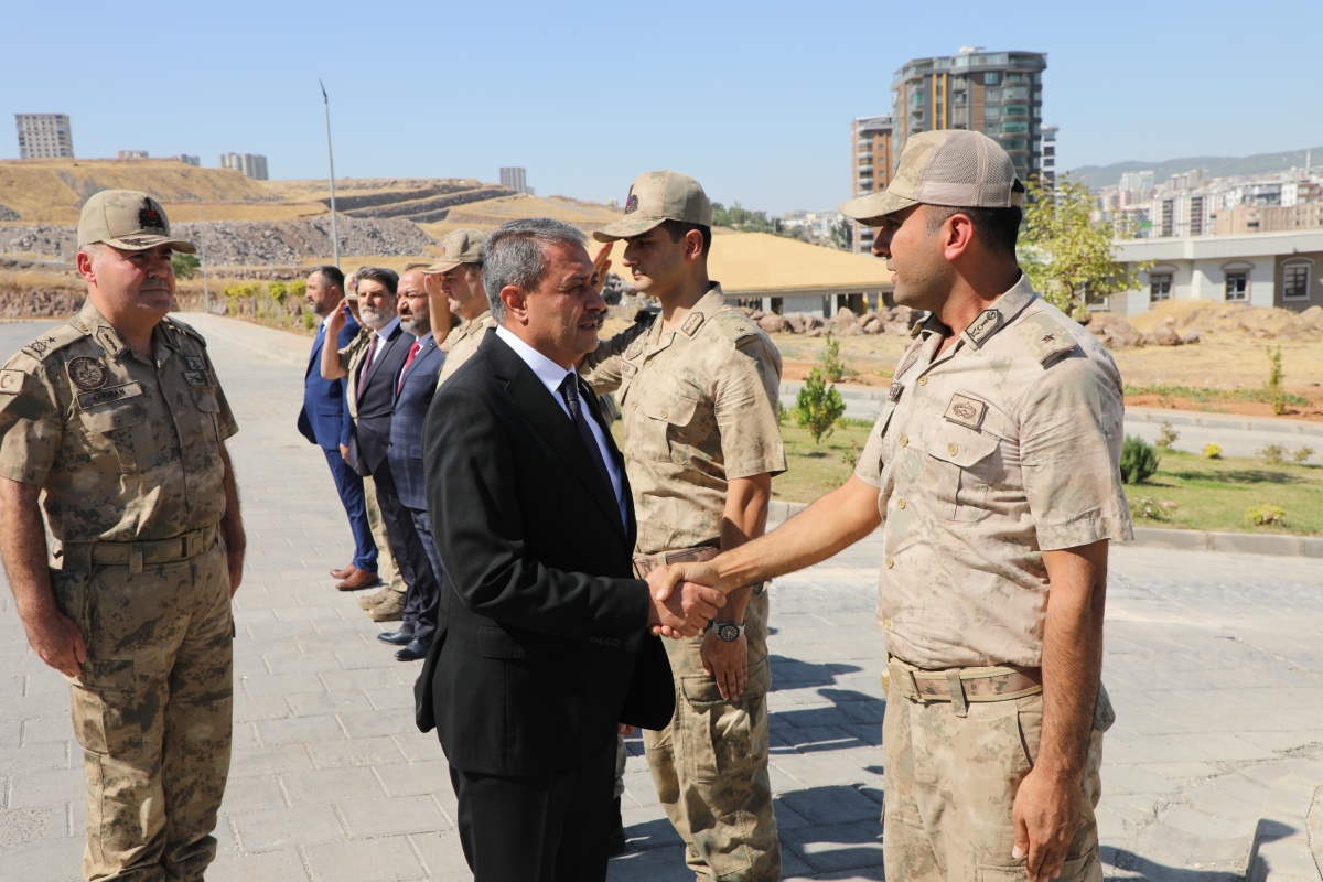 VALİ ŞILDAK İL EMNİYET MÜDÜRLÜĞÜ VE İL JANDARMA KOMUTANLIĞINI ZİYARET ETTİ