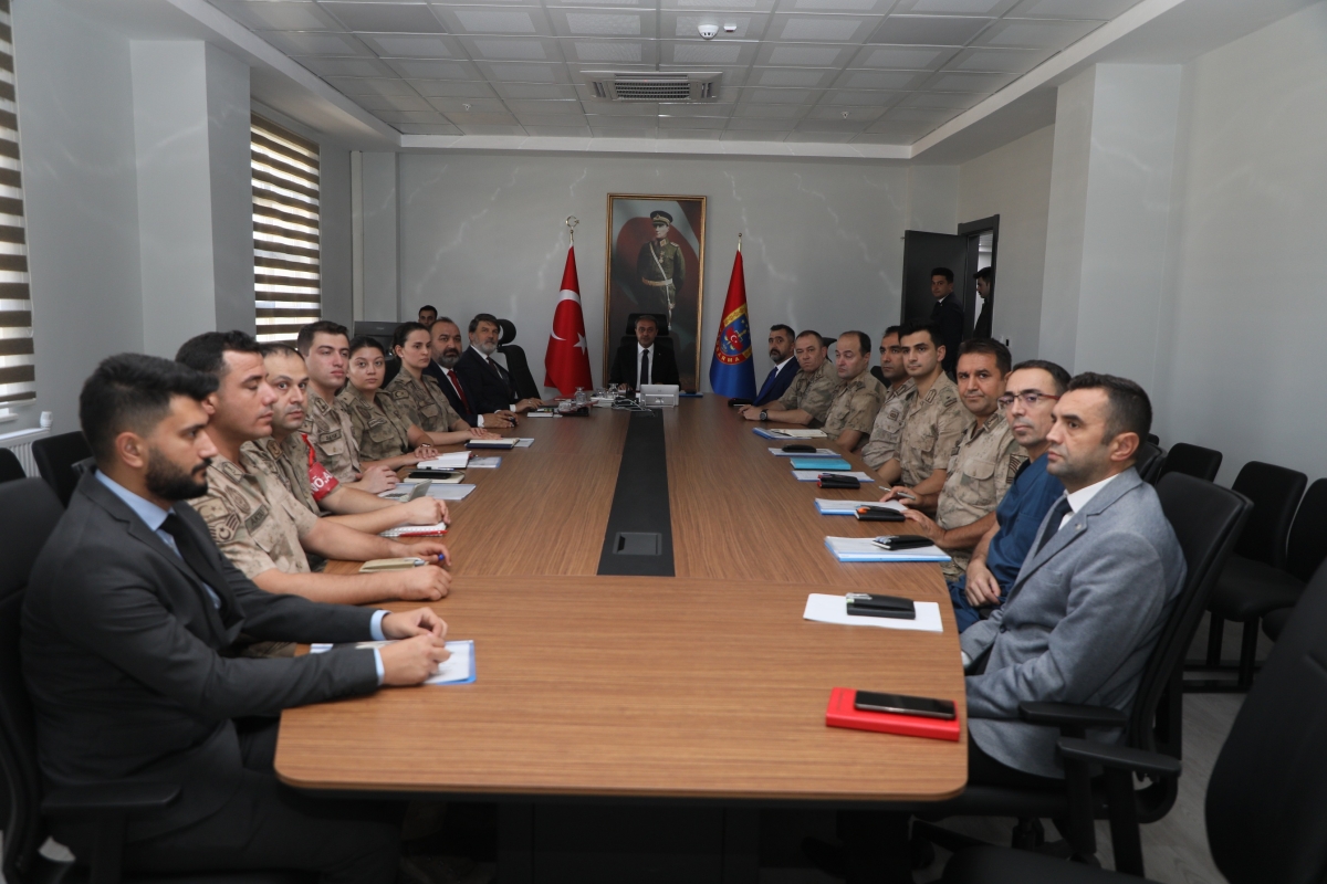 VALİ ŞILDAK İL EMNİYET MÜDÜRLÜĞÜ VE İL JANDARMA KOMUTANLIĞINI ZİYARET ETTİ