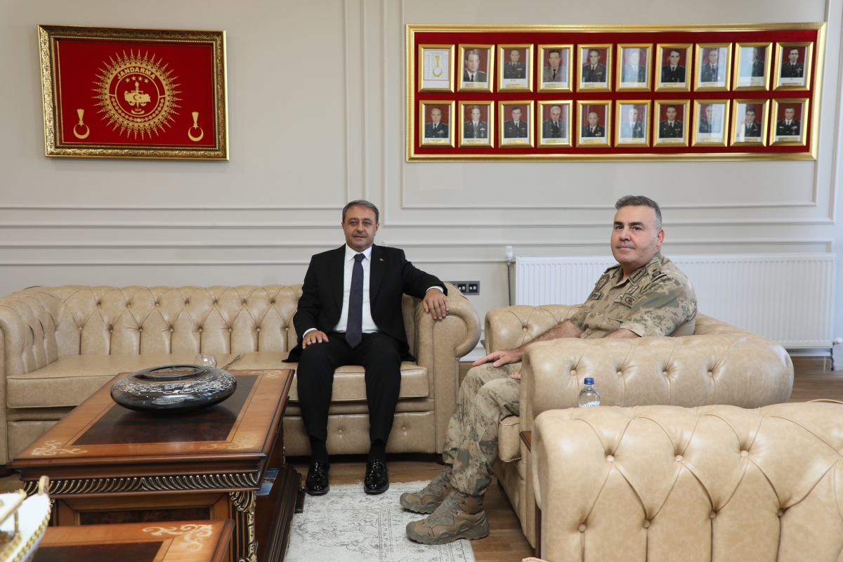 VALİ ŞILDAK İL EMNİYET MÜDÜRLÜĞÜ VE İL JANDARMA KOMUTANLIĞINI ZİYARET ETTİ