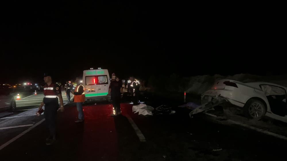 cip ile otomobil çarpıştı: 4 ölü, 2 yaralı
