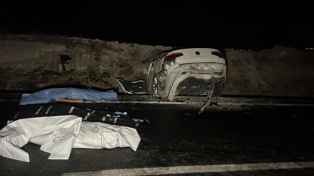 cip ile otomobil çarpıştı: 4 ölü, 2 yaralı