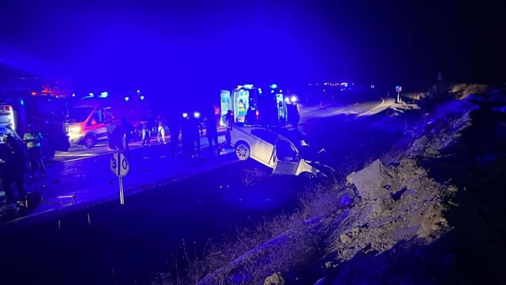cip ile otomobil çarpıştı: 4 ölü, 2 yaralı