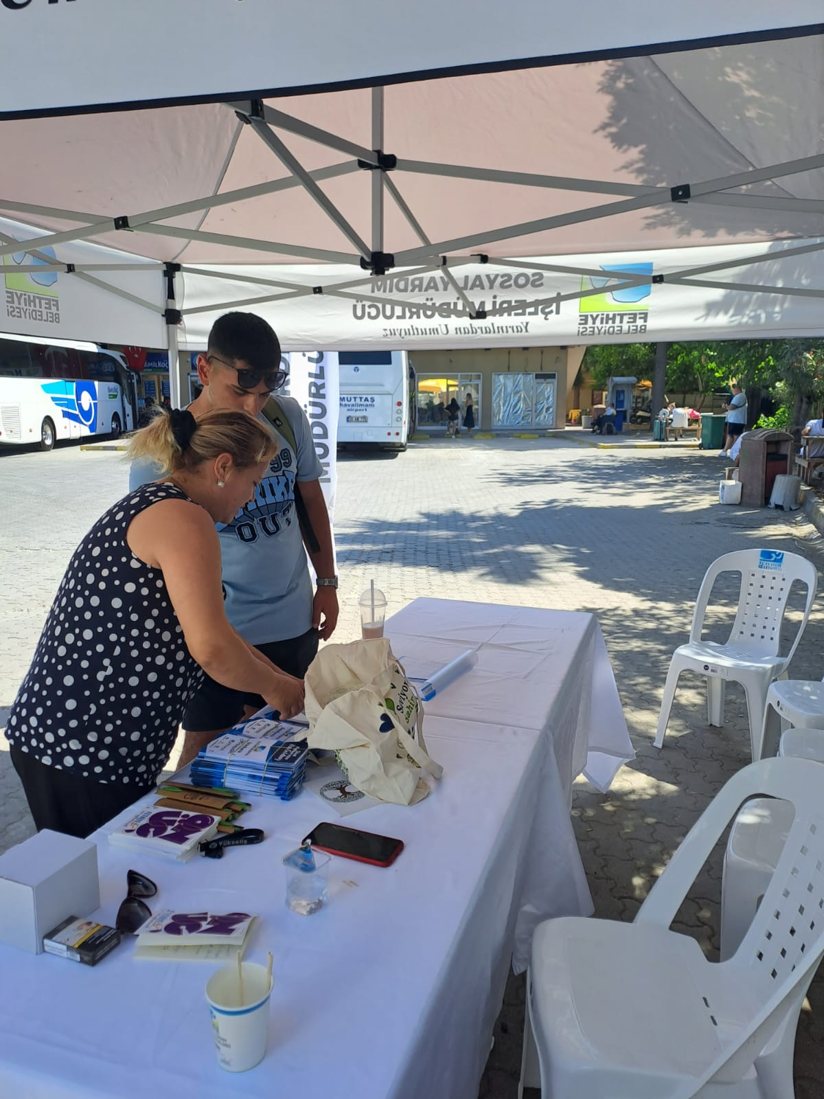 Fethiye Belediyesi ilkokul öğrencilerine yardımları devam ediyor