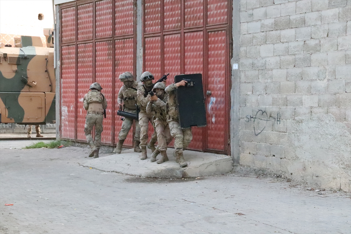 Şanlıurfa'da silah kaçakçılarına operasyonun 57 şüpheli yakalandı