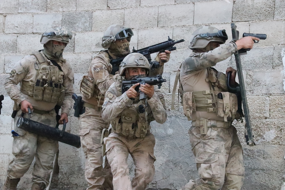 Şanlıurfa'da silah kaçakçılarına operasyonun 57 şüpheli yakalandı