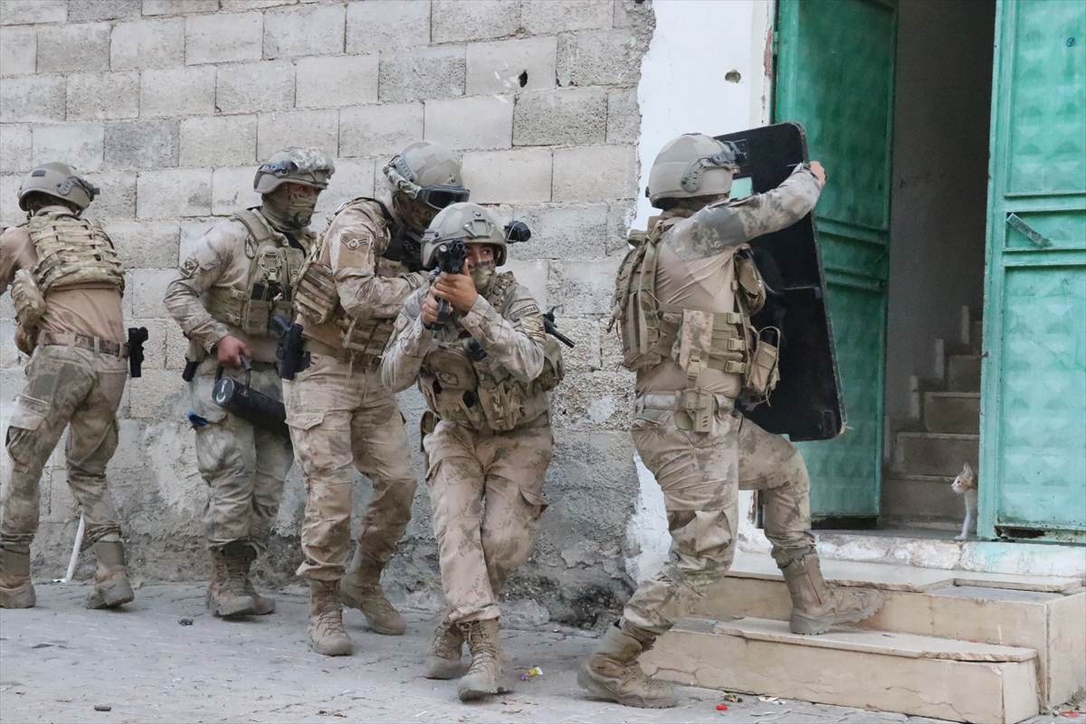 Şanlıurfa'da silah kaçakçılarına operasyonun 57 şüpheli yakalandı