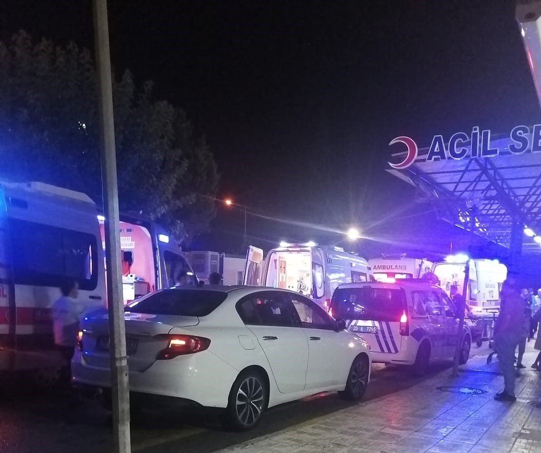 12 araç birbirine girdi: 3 ölü, 50 yaralı