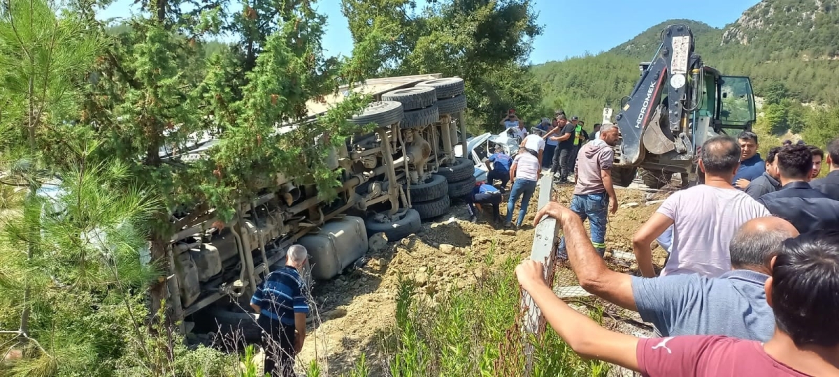 Katliam gibi kaza 5 ölü 25 yaralı