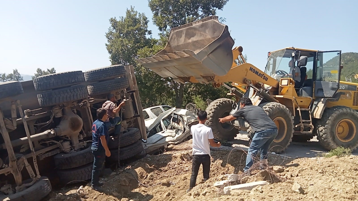 Katliam gibi kaza 5 ölü 25 yaralı