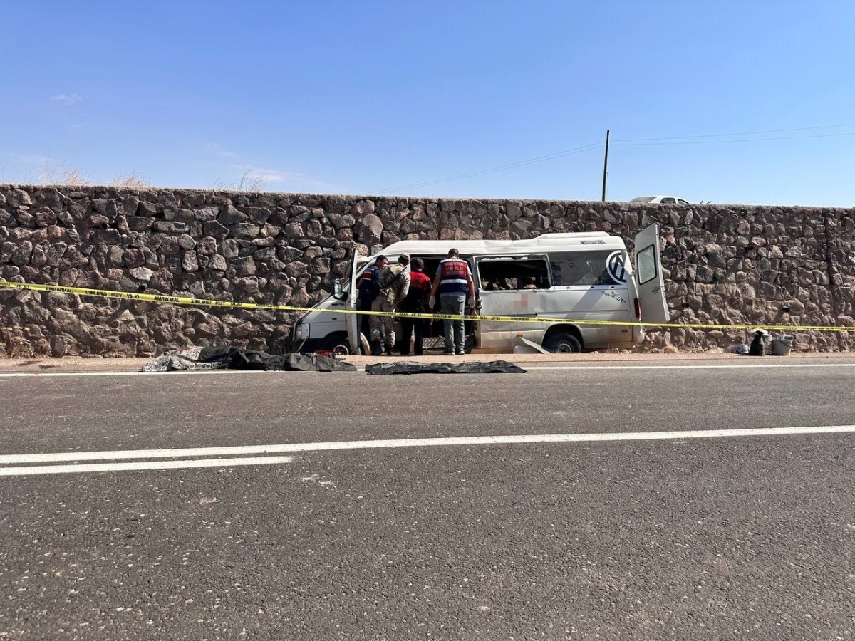 Şanlıurfa'da korkunç kaza 3 kişi öldü, 17 kişi yaralandı