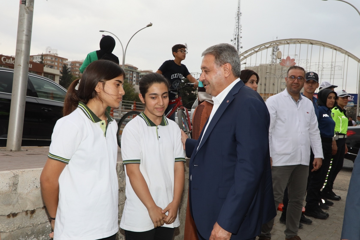 VALİ ŞILDAK OKUL GÜVENLİĞİ KONUSUNDA ESNAFI BİLGİLENDİRDİ