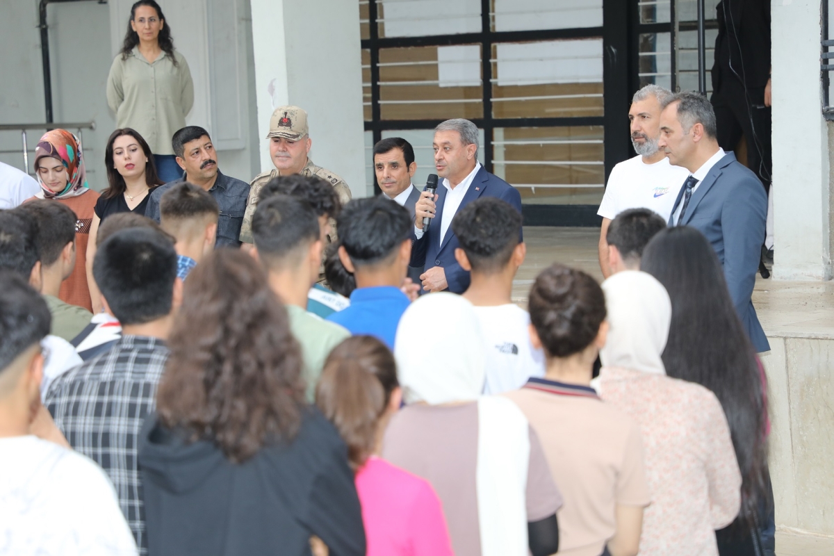VALİ ŞILDAK OKUL GÜVENLİĞİ KONUSUNDA ESNAFI BİLGİLENDİRDİ