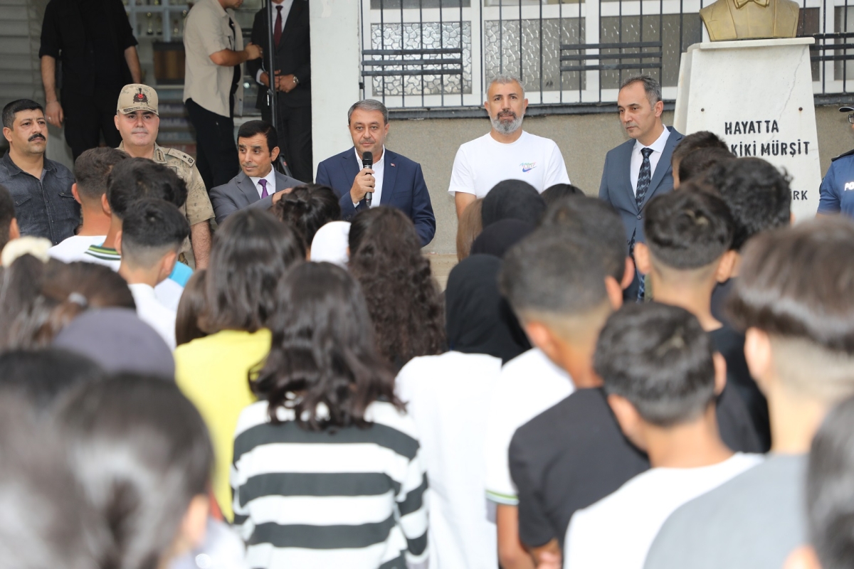 VALİ ŞILDAK OKUL GÜVENLİĞİ KONUSUNDA ESNAFI BİLGİLENDİRDİ