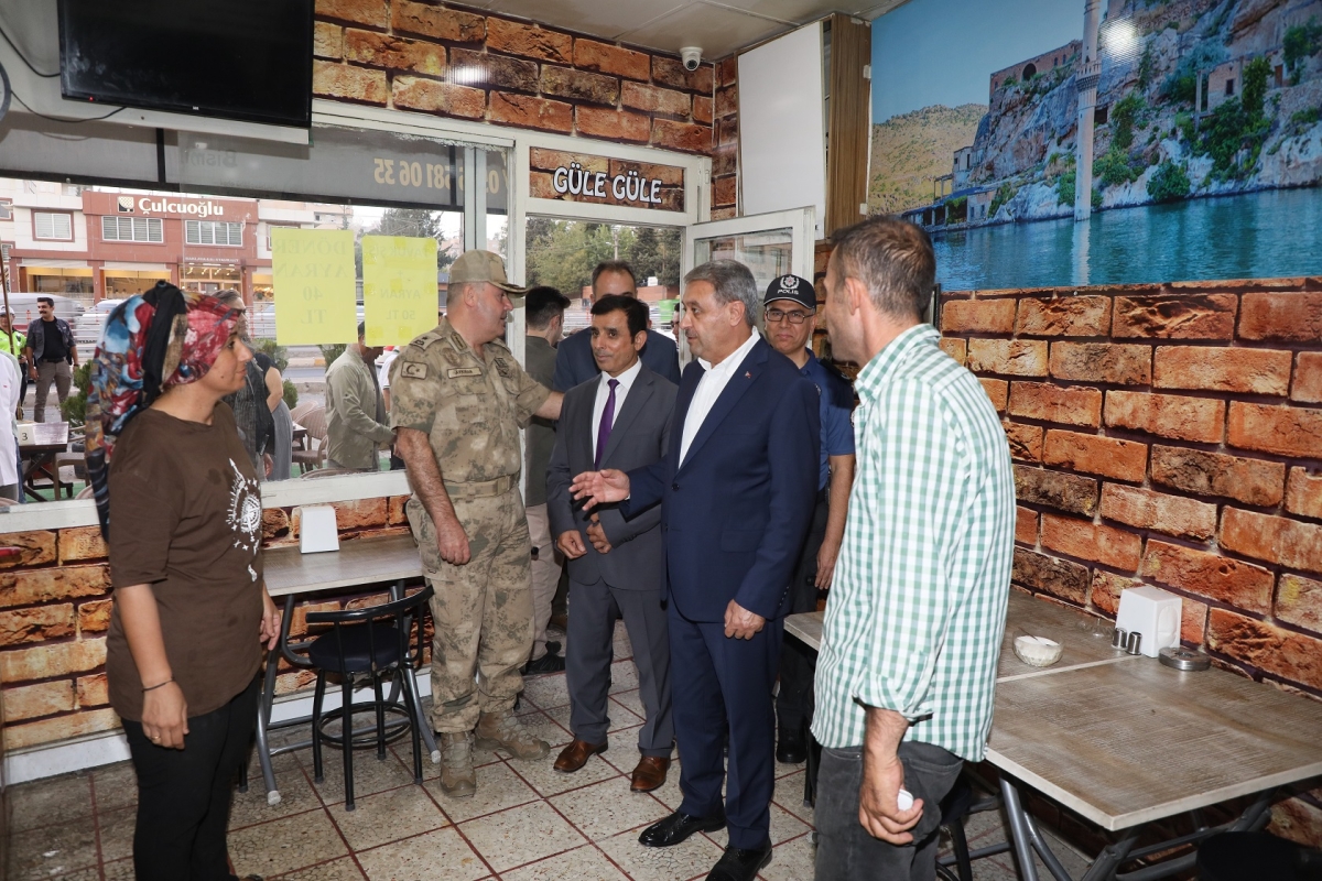 VALİ ŞILDAK OKUL GÜVENLİĞİ KONUSUNDA ESNAFI BİLGİLENDİRDİ