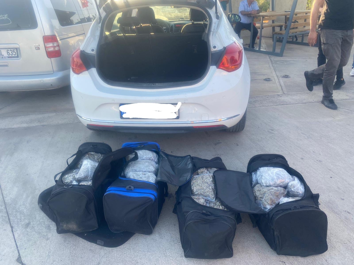 Şanlıurfa'da kaçakçılık operasyonu