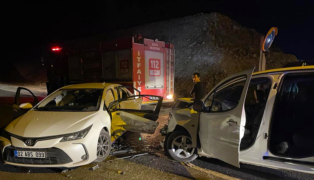 Şanlıurfa'da trafik kazası 11 kişi yaralandı