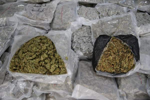 Diyarbakır'da düzenlenen operasyonlarda, 333 kilo 500 gram skunk, 18 kilo 250 gram esrar ele geçirildi.