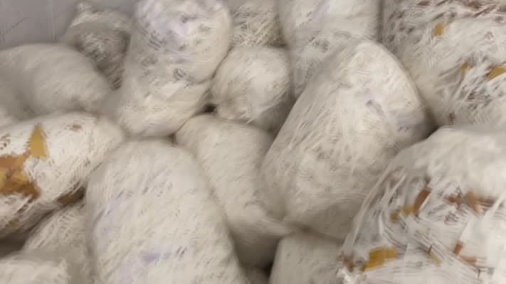 Diyarbakır'da düzenlenen operasyonlarda, 333 kilo 500 gram skunk, 18 kilo 250 gram esrar ele geçirildi.