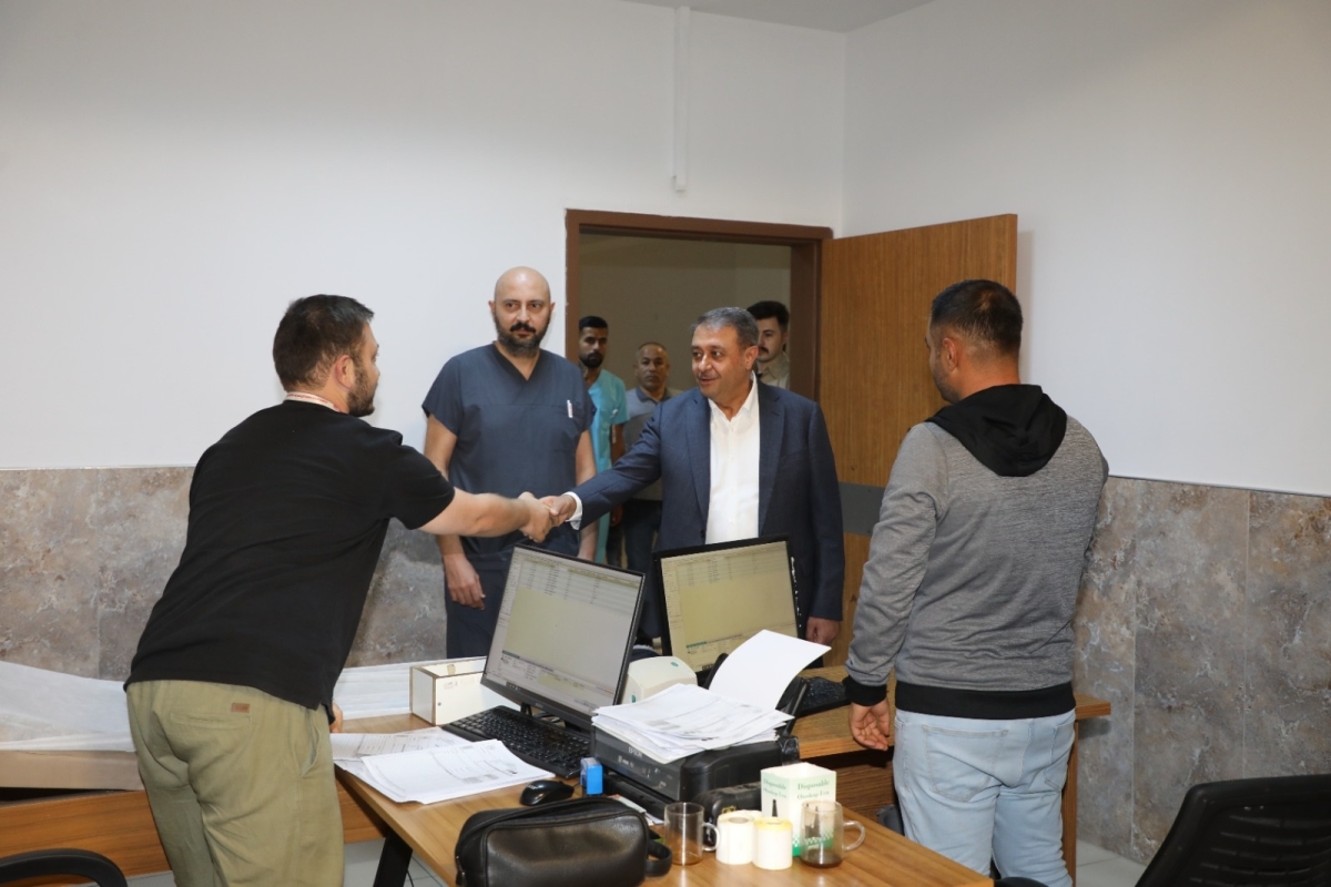 VALİ ŞILDAK EYYÜBİYE'DEKİ HASTANENİN ACİL SERVİSİNDE İNCELEME VE DENETIMDE BULUNDU