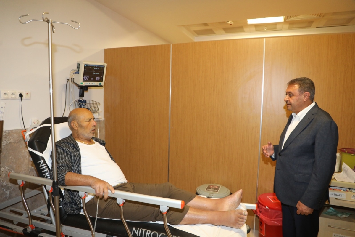 VALİ ŞILDAK EYYÜBİYE'DEKİ HASTANENİN ACİL SERVİSİNDE İNCELEME VE DENETIMDE BULUNDU