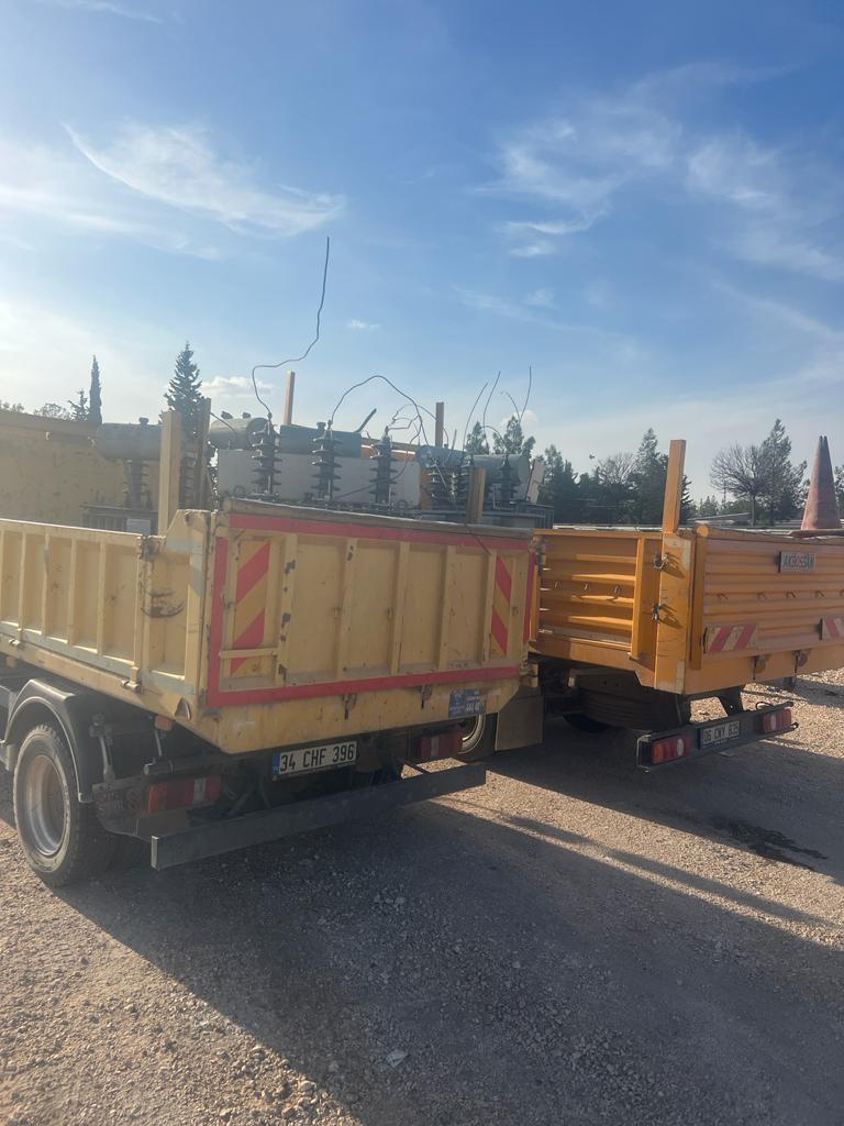 Trafoları Sökmek İsteyen Dicle Elektrik Ekibine Taşlarla Saldırdılar
