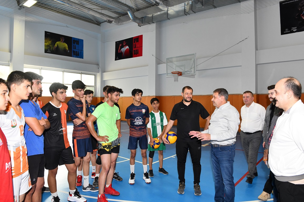 VALİ ŞILDAK GENÇLİK VE SPOR TESİSLERİNİ İNCELEDİ, GENÇLERLE BULUŞTU