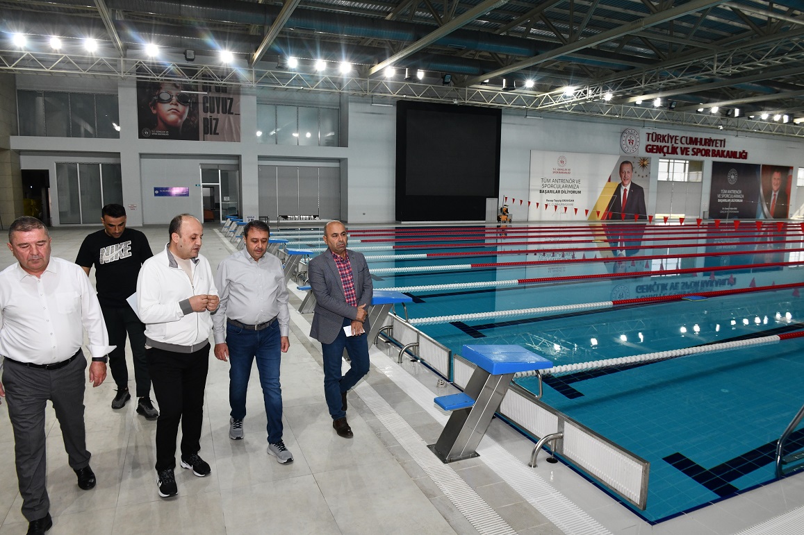VALİ ŞILDAK GENÇLİK VE SPOR TESİSLERİNİ İNCELEDİ, GENÇLERLE BULUŞTU