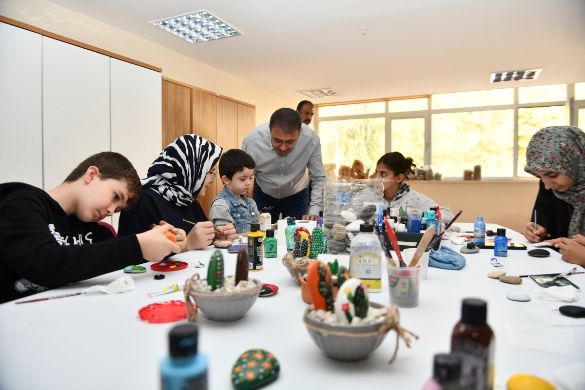VALİ ŞILDAK GENÇLİK VE SPOR TESİSLERİNİ İNCELEDİ, GENÇLERLE BULUŞTU