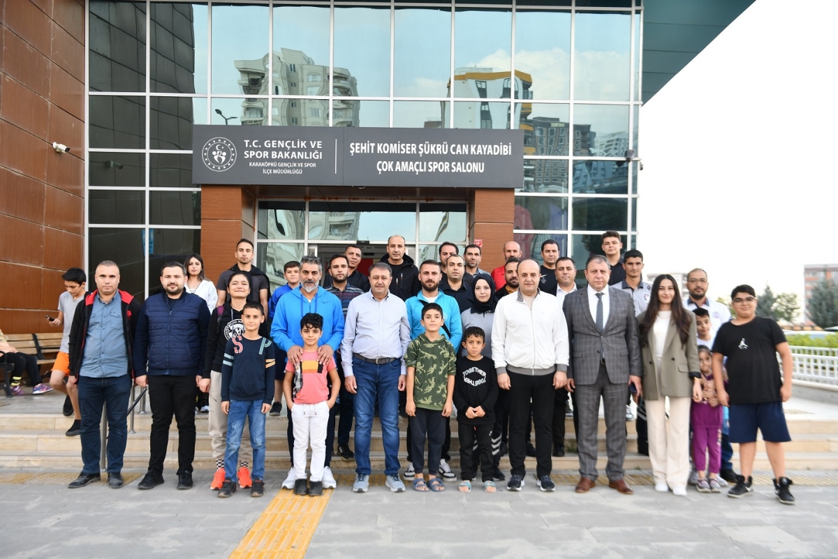 VALİ ŞILDAK GENÇLİK VE SPOR TESİSLERİNİ İNCELEDİ, GENÇLERLE BULUŞTU
