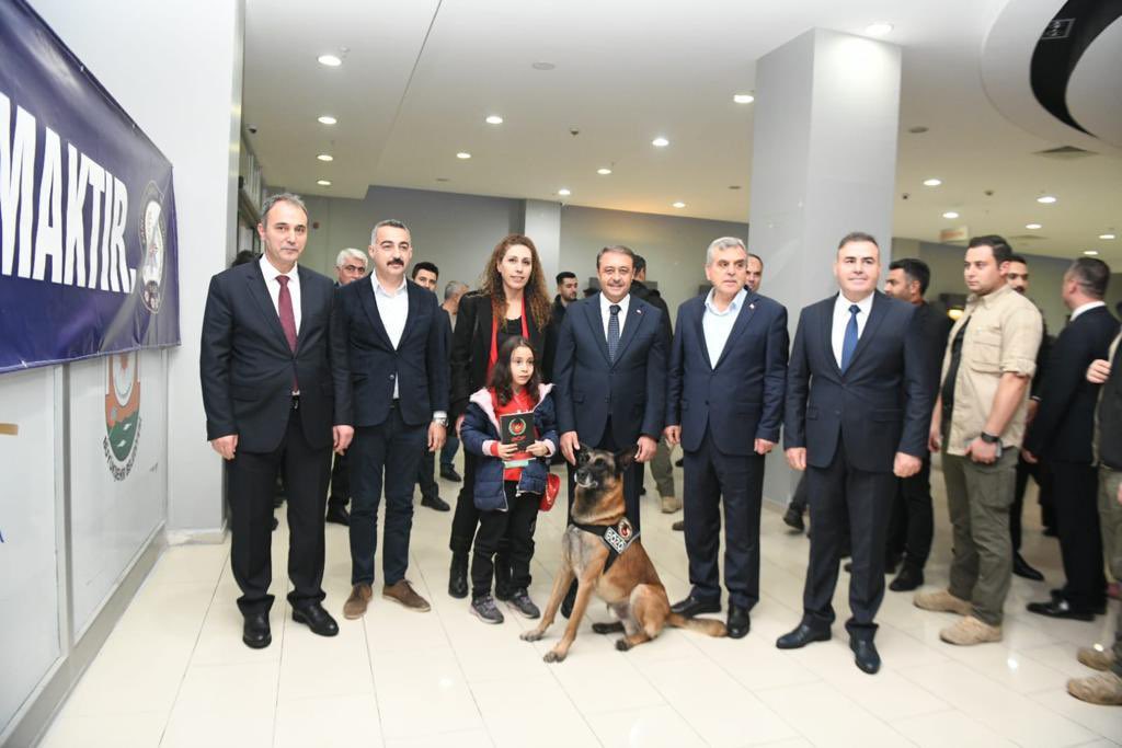 NSAN OLMAK, MUTLULUĞU SİLAHSIZ PAYLAŞMAKTIR' ADLI FİLMİN GALASI YOĞUN İLGİ GÖRDÜ