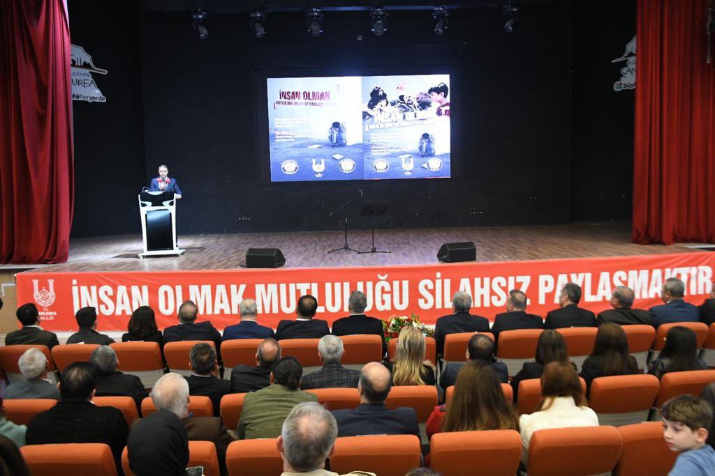 NSAN OLMAK, MUTLULUĞU SİLAHSIZ PAYLAŞMAKTIR' ADLI FİLMİN GALASI YOĞUN İLGİ GÖRDÜ