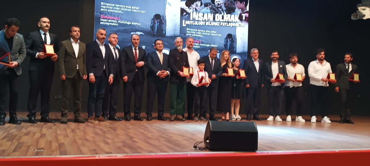 NSAN OLMAK, MUTLULUĞU SİLAHSIZ PAYLAŞMAKTIR' ADLI FİLMİN GALASI YOĞUN İLGİ GÖRDÜ