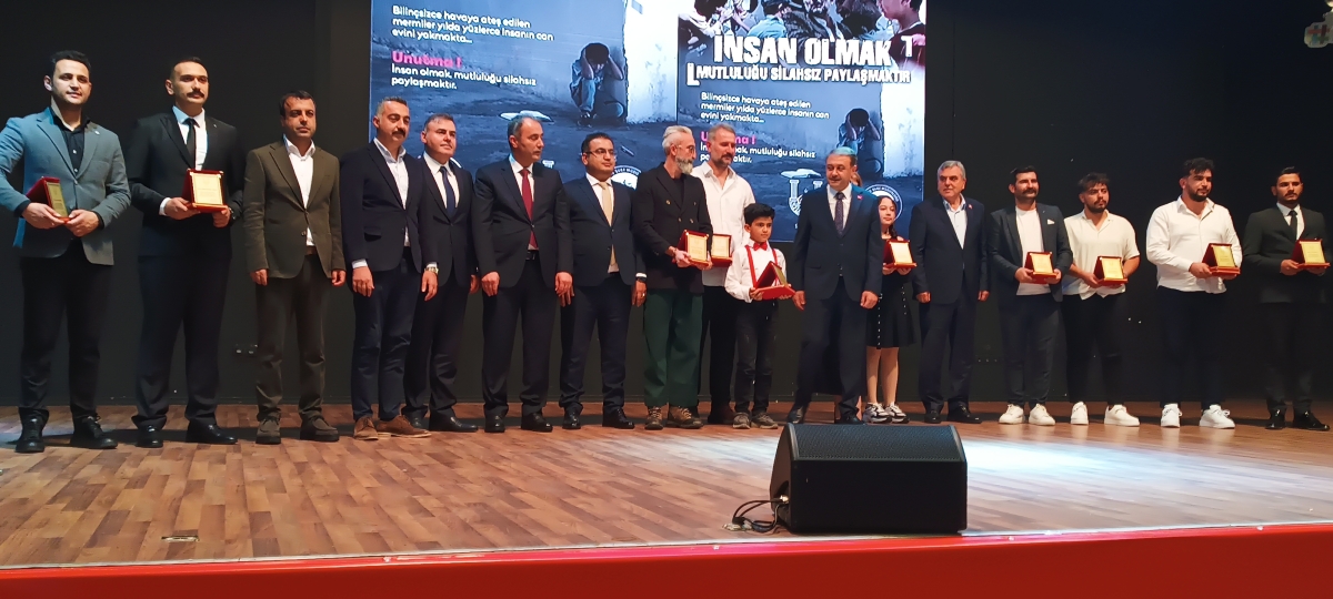 NSAN OLMAK, MUTLULUĞU SİLAHSIZ PAYLAŞMAKTIR' ADLI FİLMİN GALASI YOĞUN İLGİ GÖRDÜ
