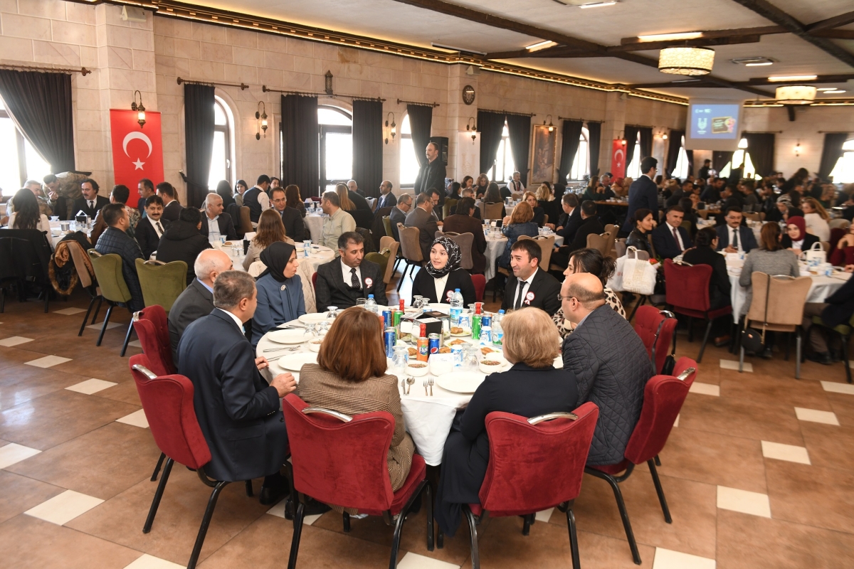 ÖĞRETMENLER GÜNÜ COŞKUYLA KUTLANDI