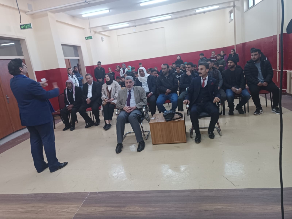 Uluhan Köyü'nde bağımlılıklarla mücadele eğitimi ve kitap şöleni