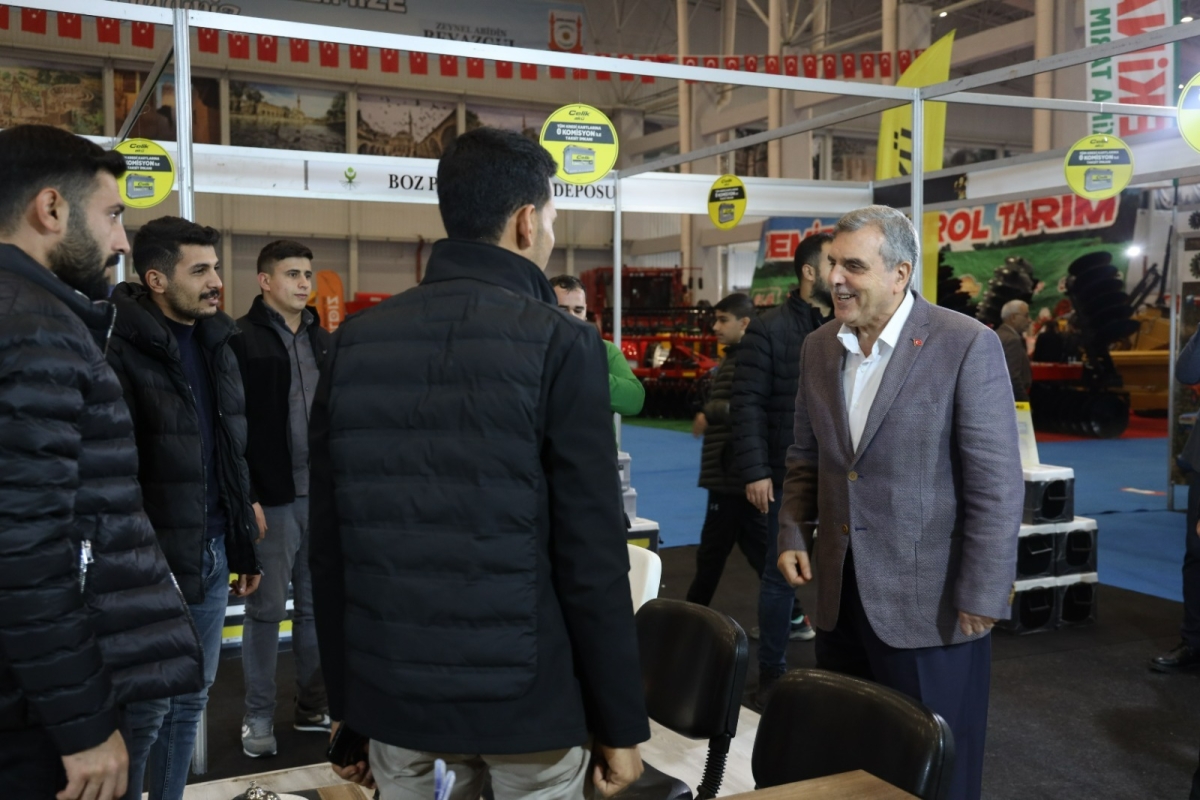 TARIM FUARI’NDA 100 BİN FİDAN DAĞITILDI