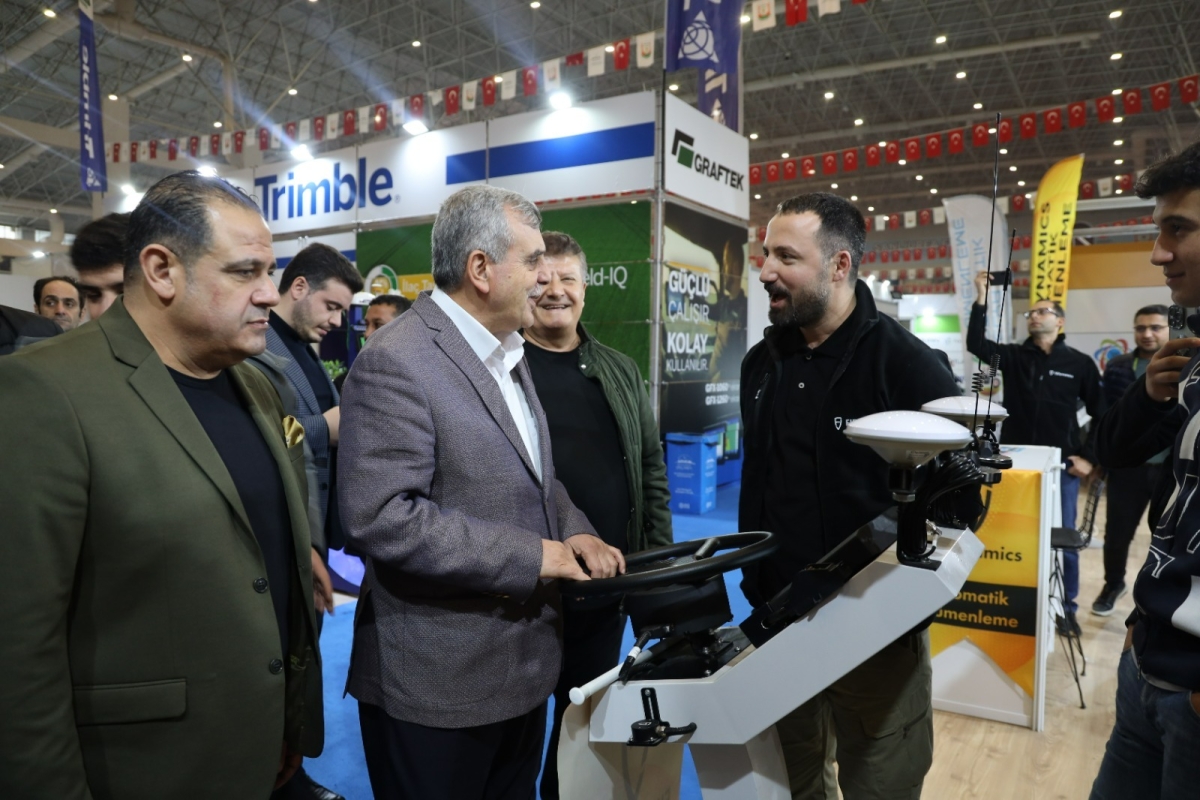 TARIM FUARI’NDA 100 BİN FİDAN DAĞITILDI