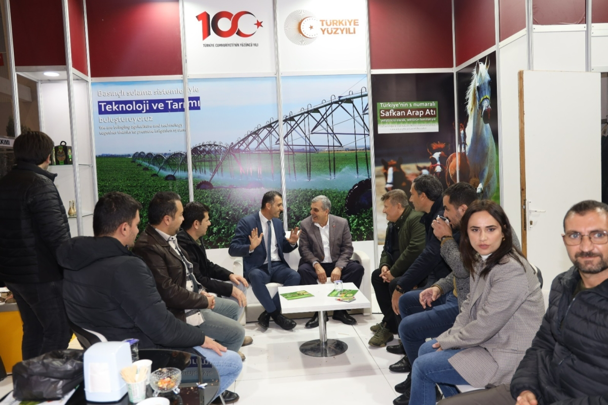 TARIM FUARI’NDA 100 BİN FİDAN DAĞITILDI