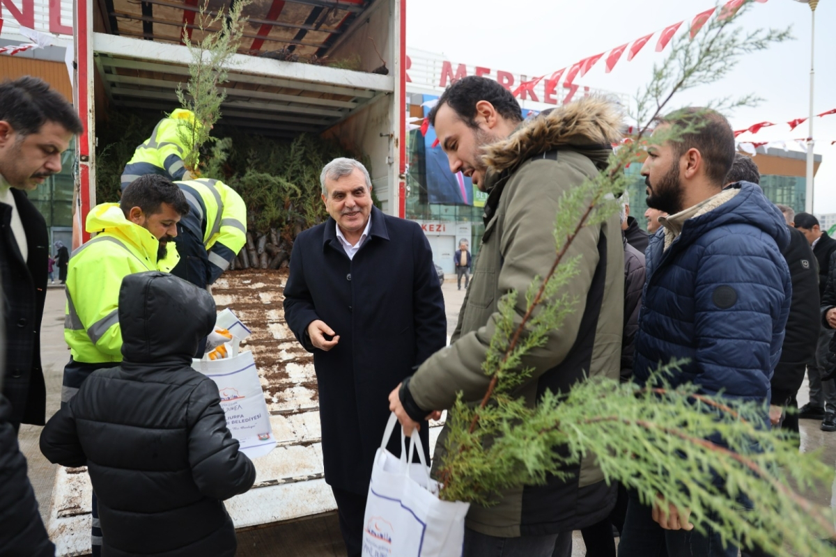 TARIM FUARI’NDA 100 BİN FİDAN DAĞITILDI