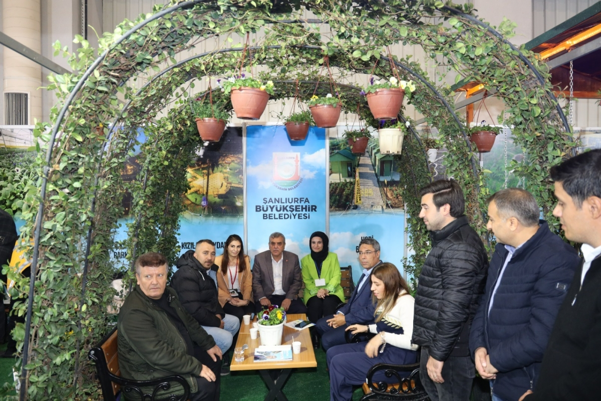 TARIM FUARI’NDA 100 BİN FİDAN DAĞITILDI