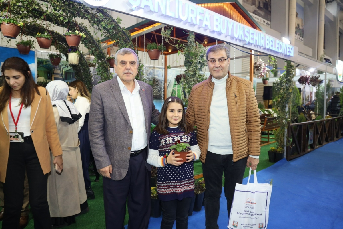 TARIM FUARI’NDA 100 BİN FİDAN DAĞITILDI