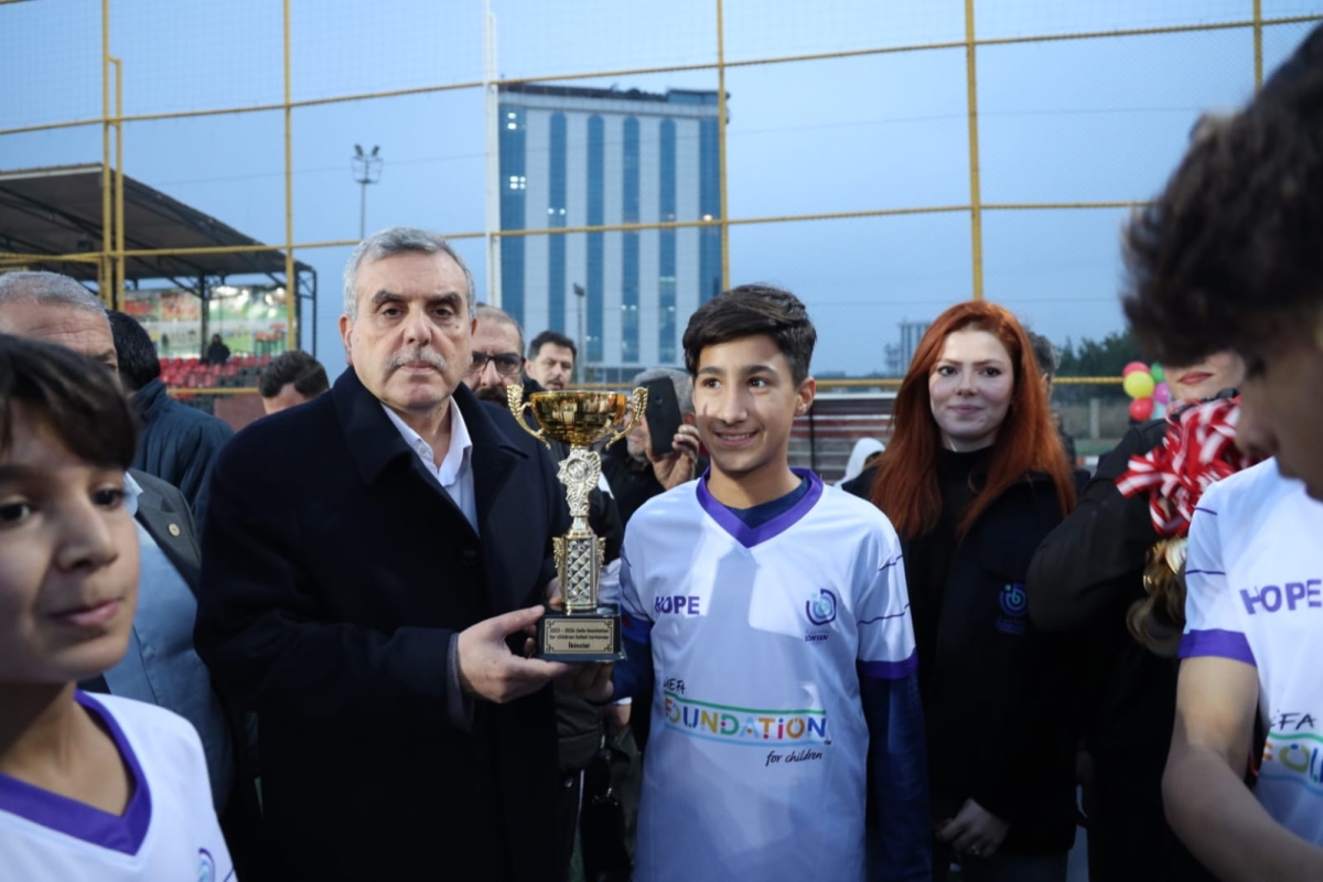 Bin Sporcuya Forma Desteği