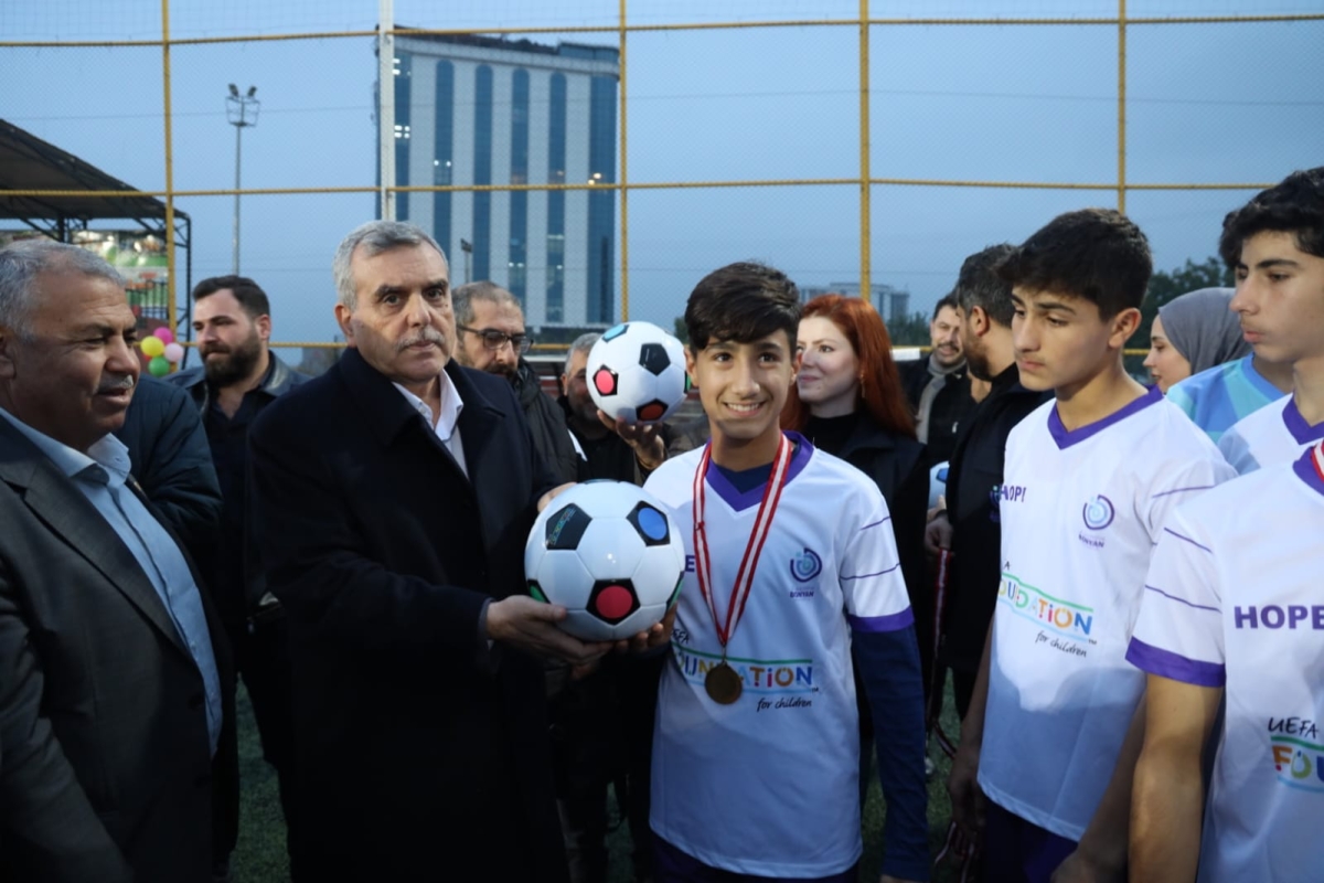Bin Sporcuya Forma Desteği