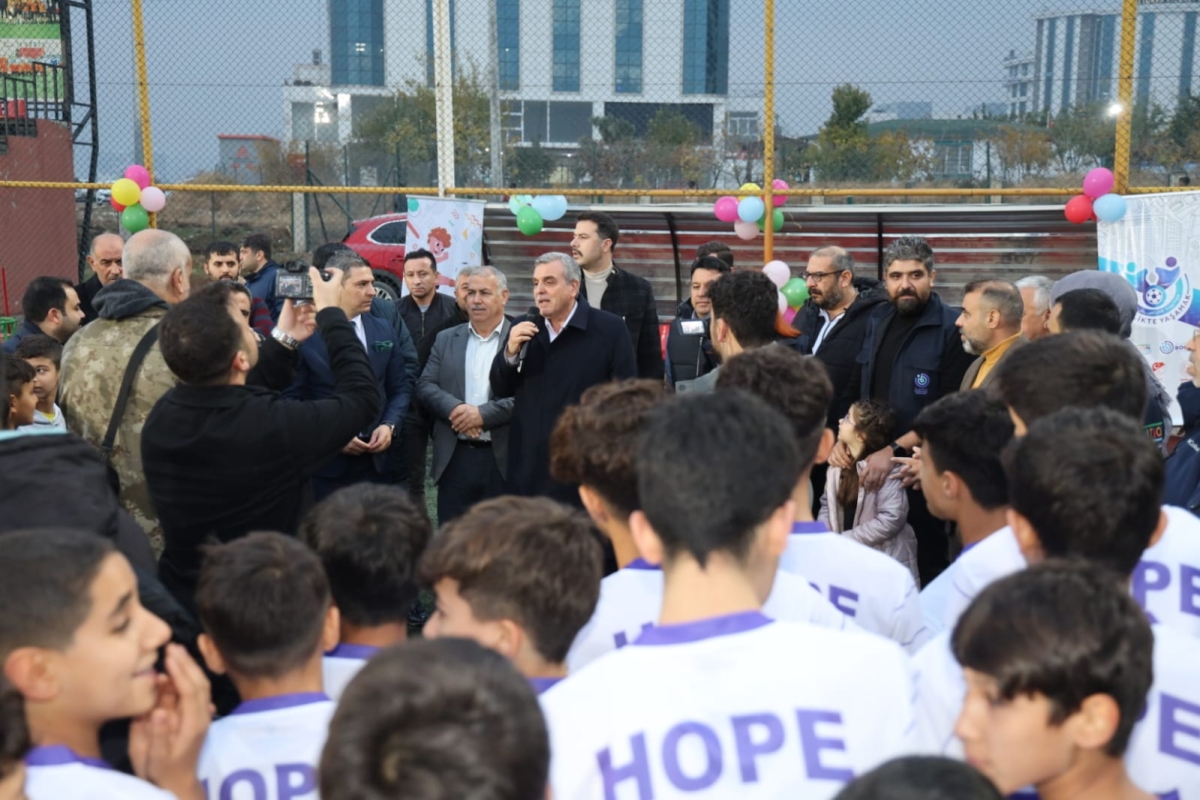 Bin Sporcuya Forma Desteği