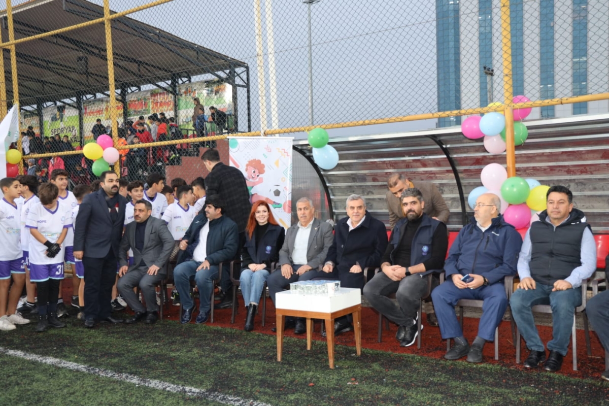 Bin Sporcuya Forma Desteği