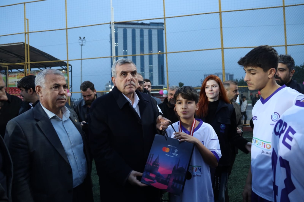 Bin Sporcuya Forma Desteği